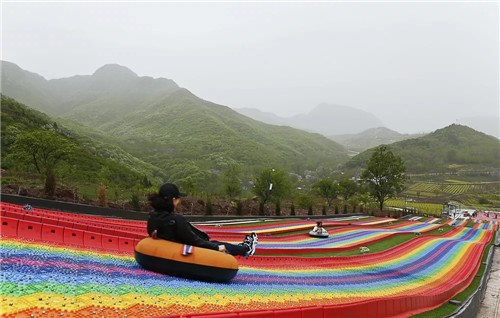 香洲彩虹滑草场